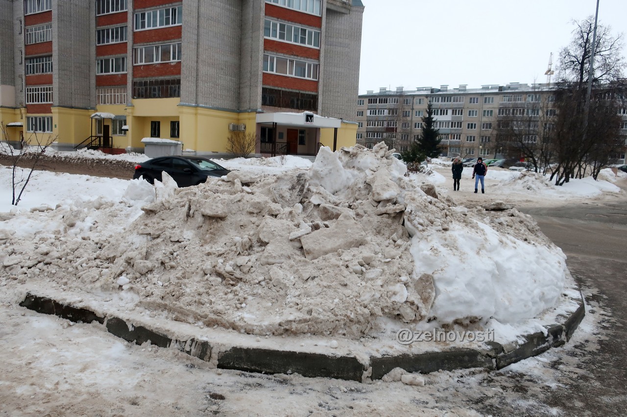 Почему в Зеленодольске убранный снег складируют по обочинам дорог |  04.02.2021 | Зеленодольск - БезФормата