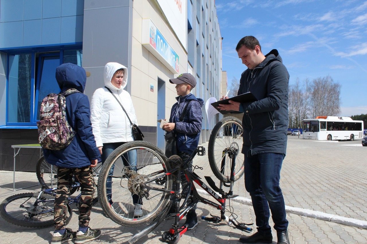 В Зеленодольске сотрудники полиции провели 1 этап профилактической акции «Сохрани велосипед!»