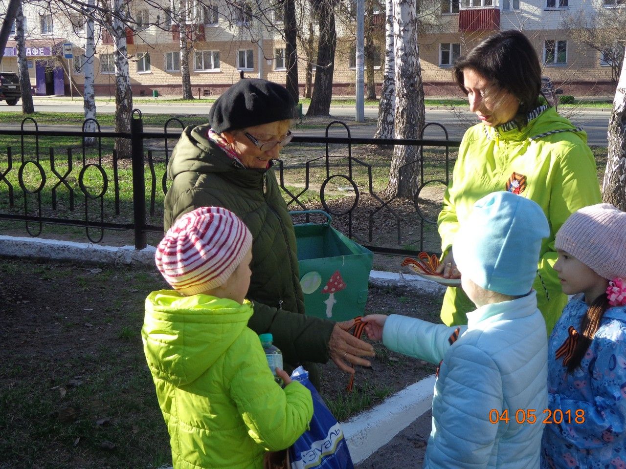 Фото: Воспитанники детского сада "Ёлочка" присоединились к акции "Георгиевская ленточка"