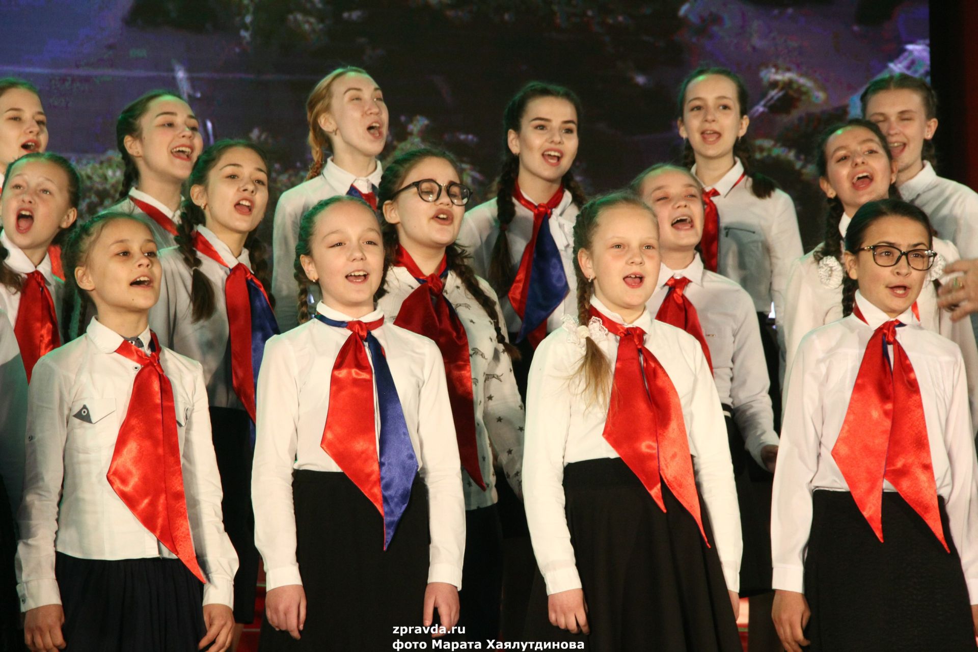 Фоторепортаж: Гала-концерт IV городского конкурса-фестиваля хоров «Поющий май»
