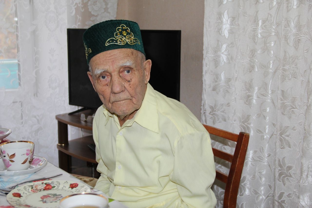 Секрет долголетия мастера Дусаева: Старейший житель Зеленодольска отметил сотый день рождения