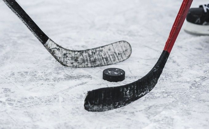 Видео: Первый этап Первенства РТ по хоккею проходит в Зеленодольск