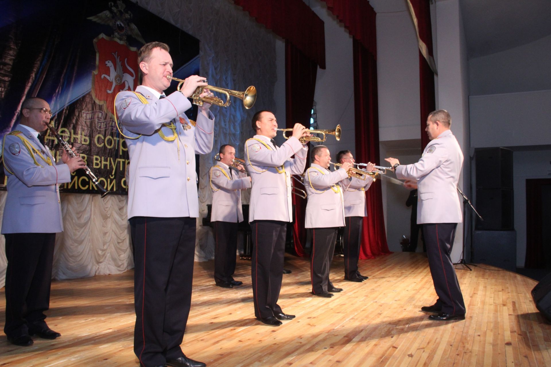 Фото: День сотрудников органов внутренних дел отметили на сцене Музыкальной школы