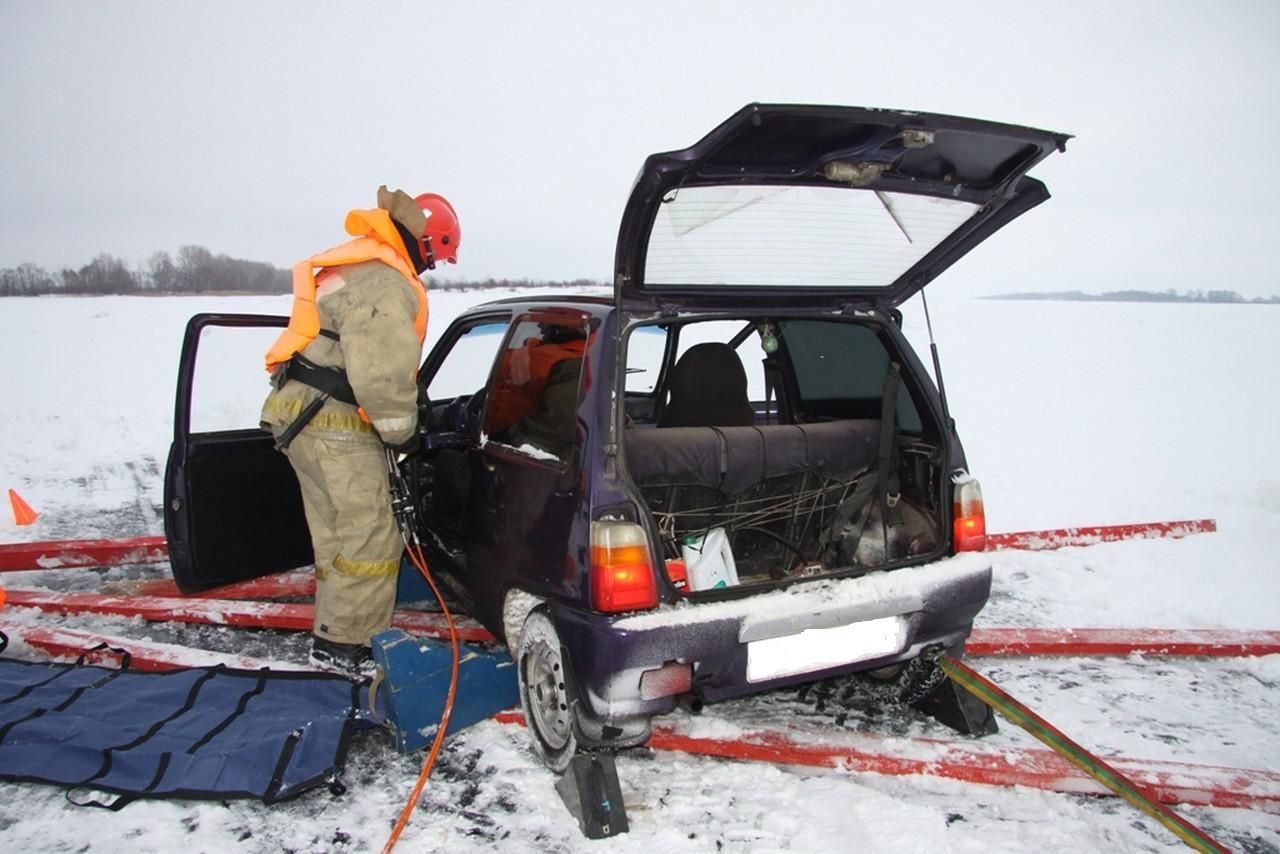 На ледовой переправе Зеленодольск – Нижние Вязовые ликвидировали условную ЧС