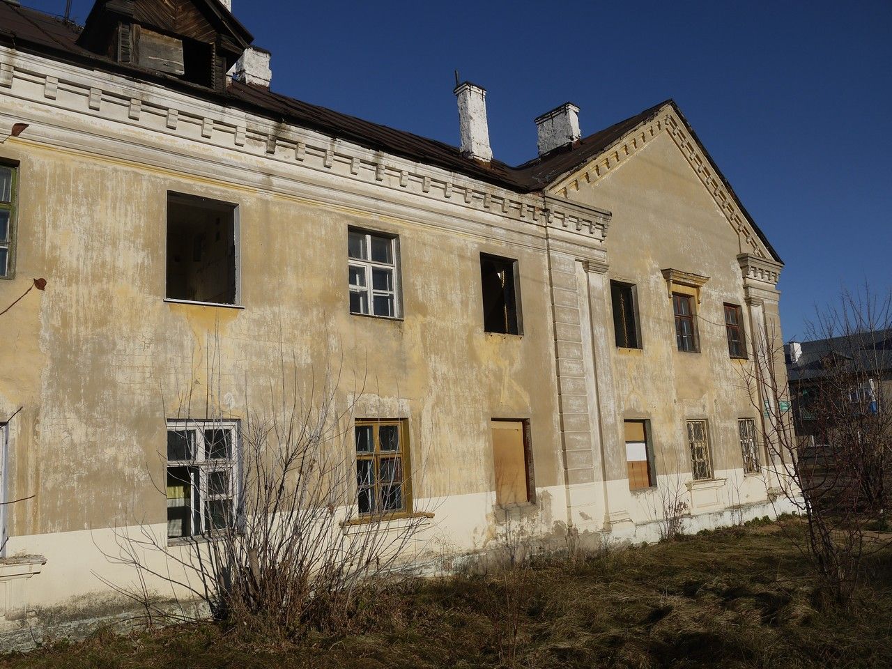 Полуразрушенные аварийные дома в Зеленодольске: как избежать опасные последствия