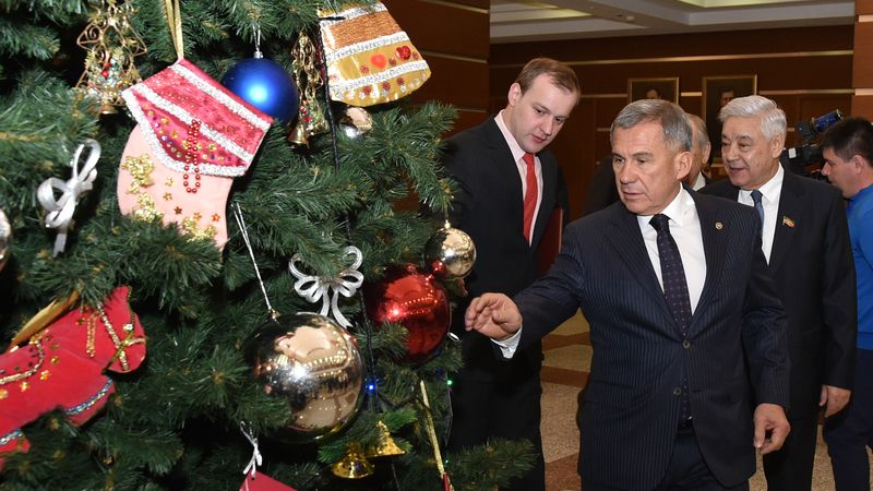 Президент Татарстана Рустам Минниханов принял участие в благотворительной акции «Елка желаний»