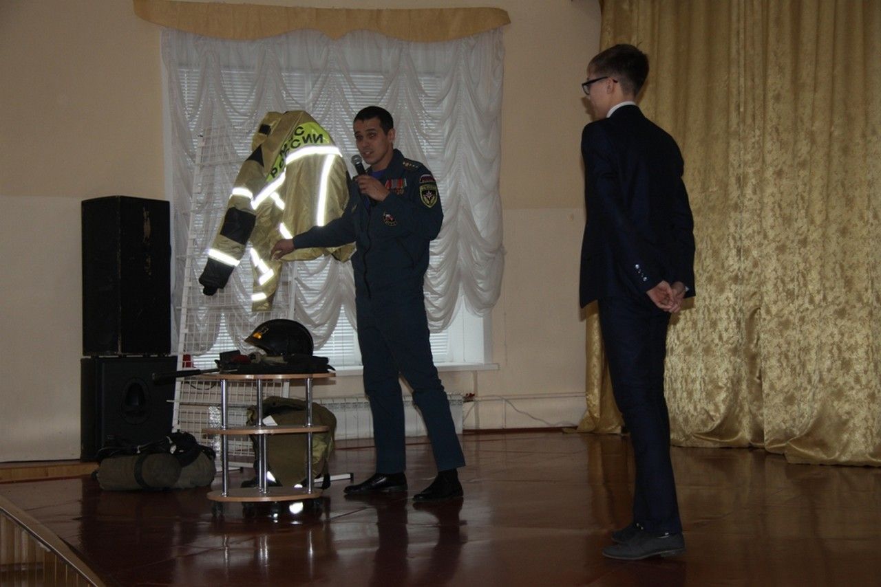 Зеленодольские пожарные организовали Урок безопасности в гимназии №3