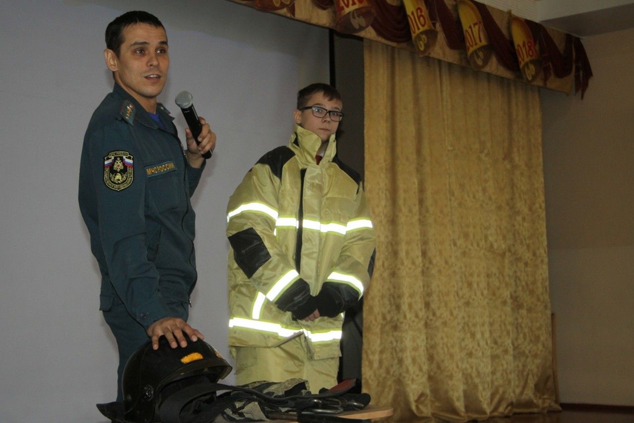 Зеленодольские пожарные организовали Урок безопасности в гимназии №3