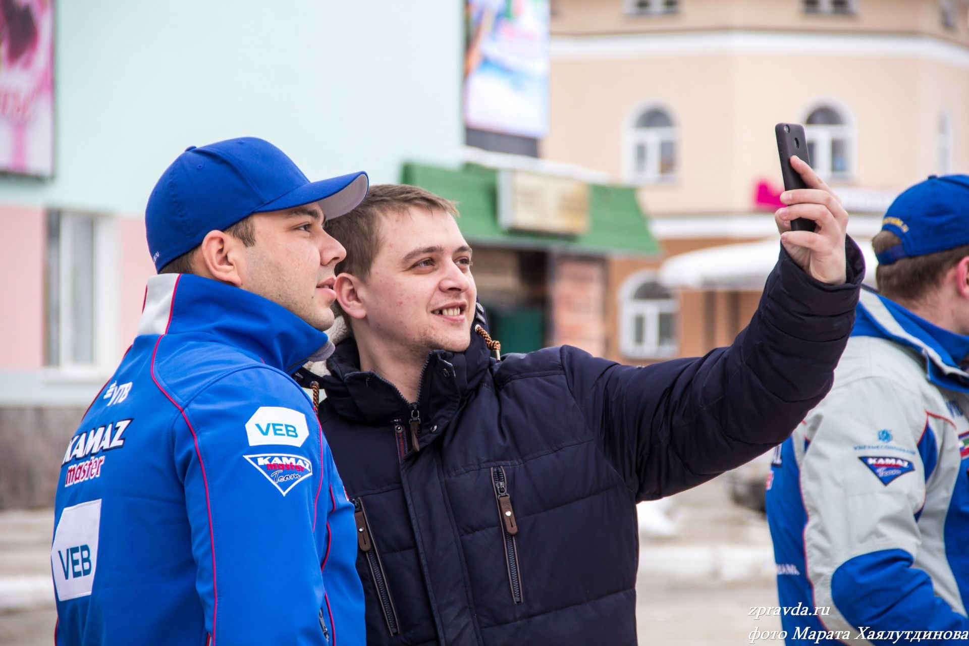 Фоторепортаж: представители экипажа команды «Камаз-Мастер» посетили Зеленодольск и рассказали об успехах