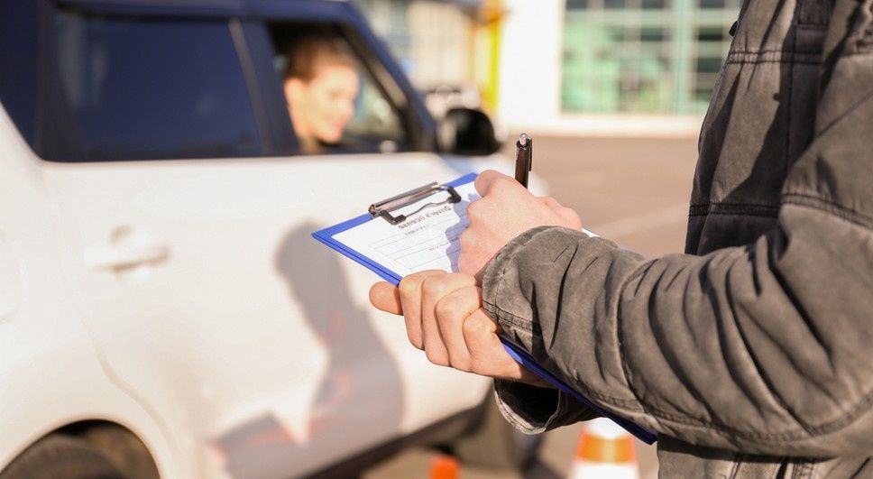 Нужно ли с февраля пересдавать экзамены при замене водительских прав?