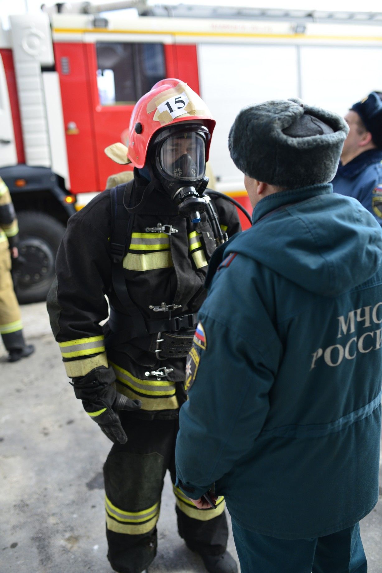 Вверх по лестнице в полной экипировке до 18-го этажа - В Зеленодольске среди пожарных впервые провели соревнования по вертикальному подъему