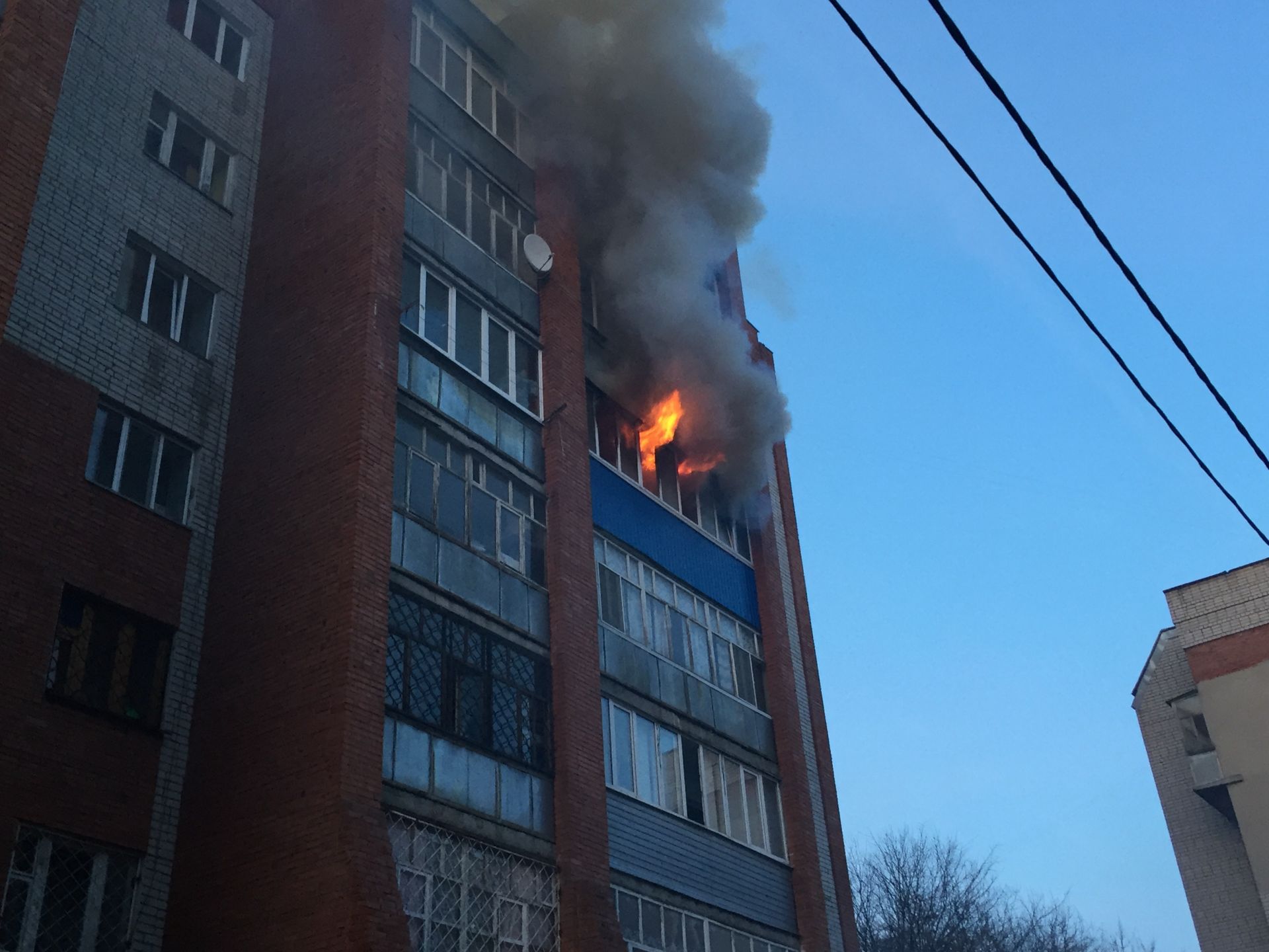 Мужчина отравился угарным газом на пожаре в жилом доме №4 улице Шустова