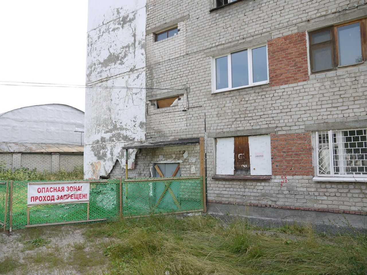 Дом №45а по ул.Гоголя, от которого  отвалилась часть стены, подлежит сносу
