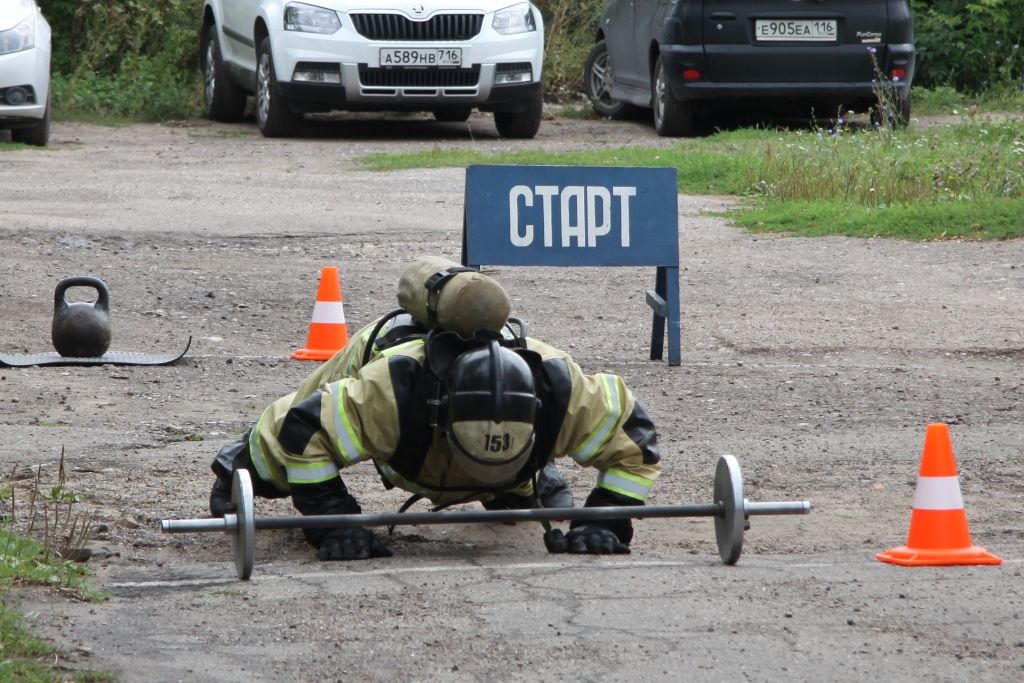 "Спорт для настоящих мужчин": В Зеленодольске провели соревнования по пожарному многоборью
