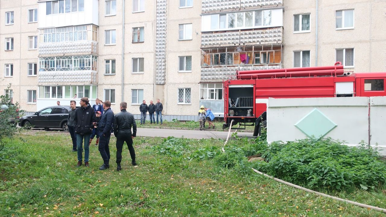 В Зеленодольске один за другим полыхают дома, признанные аварийными