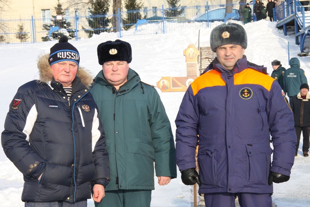 Безопасность людей во время праздничных купаний в Зеленодольском  районе обеспечивают  сотни сотрудников МЧС