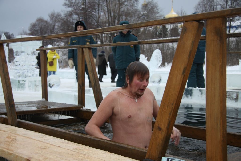 Безопасность людей во время праздничных купаний в Зеленодольском  районе обеспечивают  сотни сотрудников МЧС