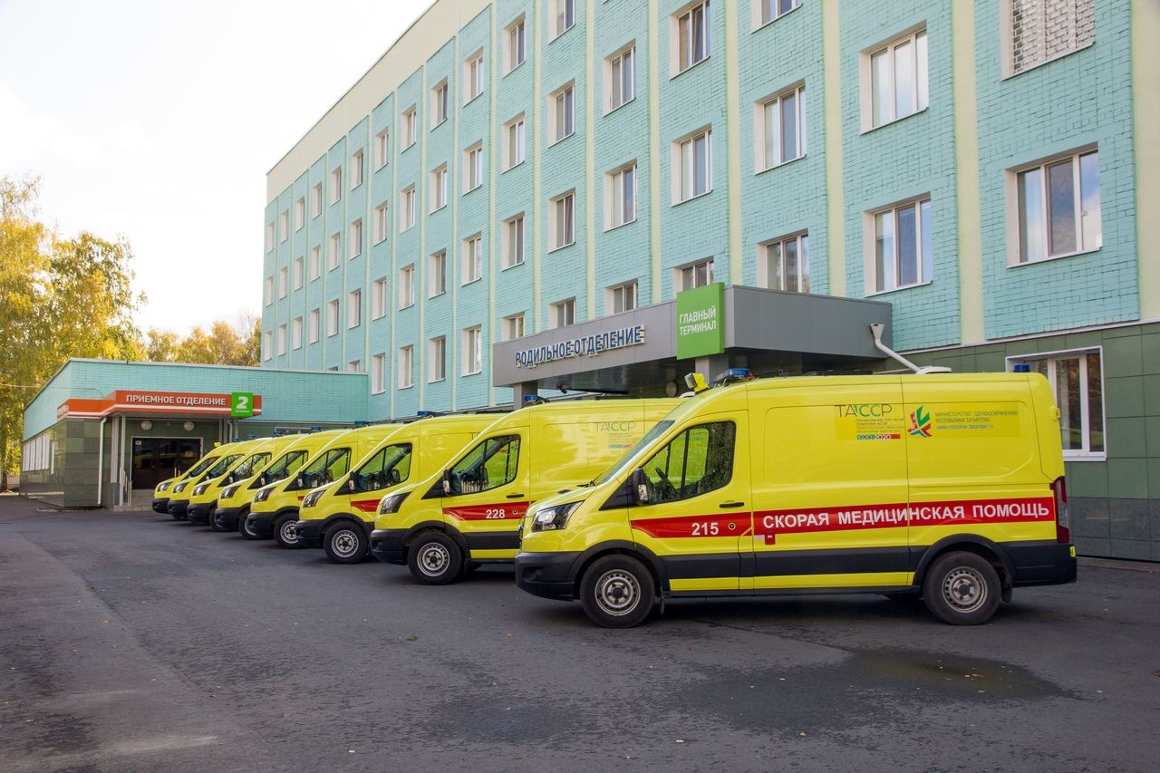 "Вот так подарок!": Скорая помощь в Зеленодольске получила восемь новых автомобилей