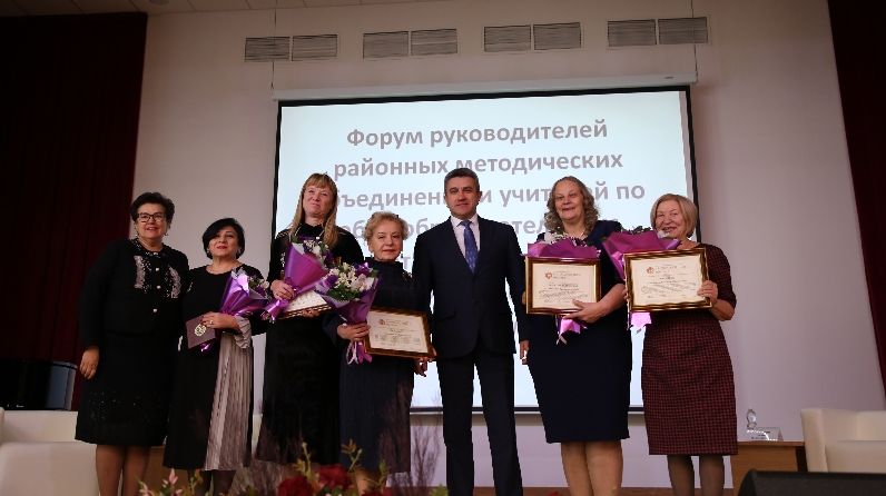 В Казани на Форуме учителей русского языка и литературы зеленодольцы получили награды