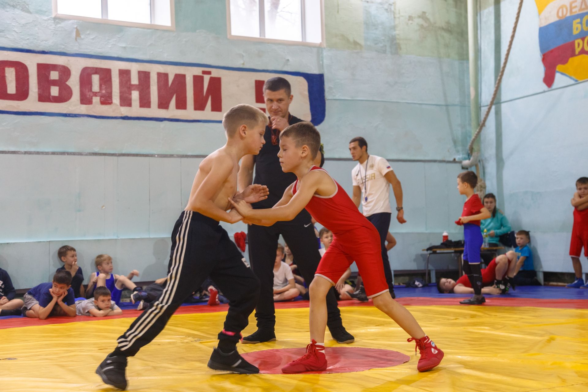 Около 400 юниоров со всей России участвуют в турнире по греко-римской борьбе в Казани