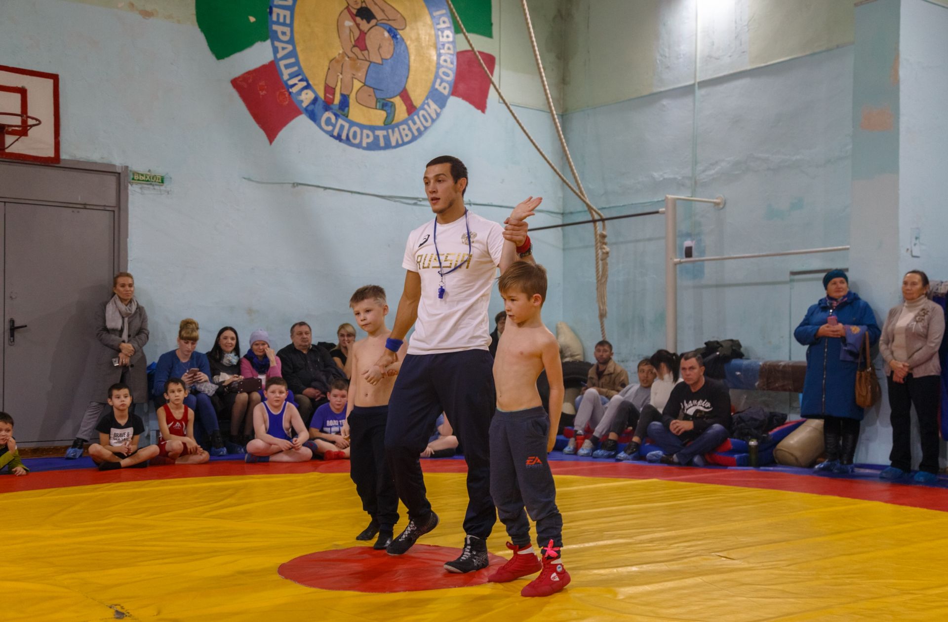 Около 400 юниоров со всей России участвуют в турнире по греко-римской борьбе в Казани