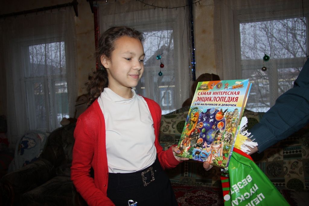 Зеленодольские пожарные поздравили 12-летнюю школьницу из поселка Васильево