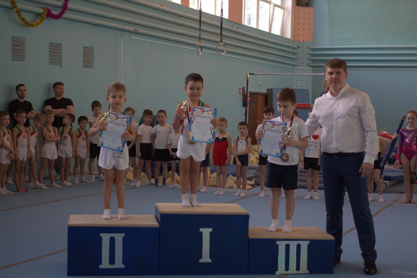 В Первенстве Зеленодольского района состязались 200 гимнастов