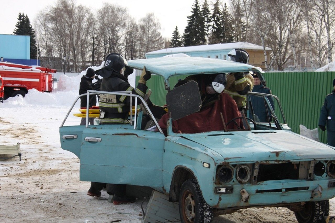 В Зеленодольске провели соревнования по проведению аварийно-спасательных работ при ДТП