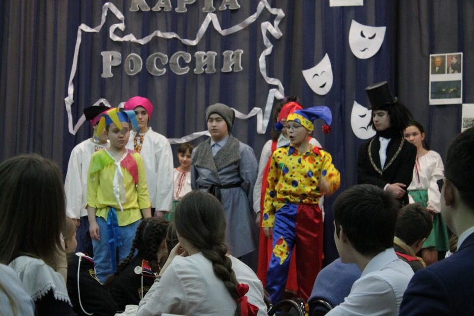 Год театра учащиеся ЗМР открыли традиционной литературной игрой «По следам Н.В.Гоголя и его героев»