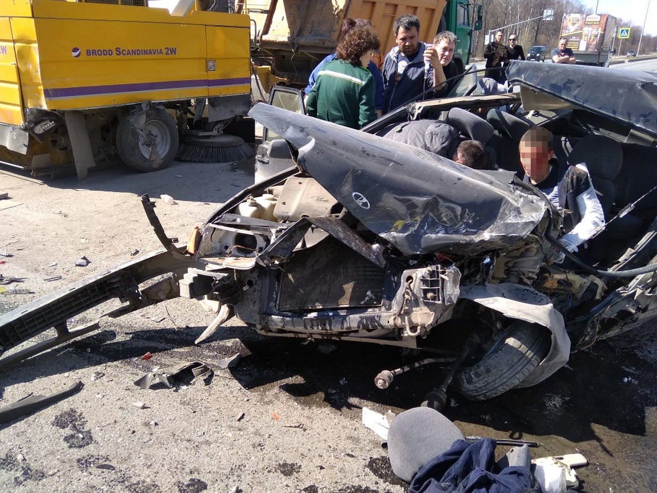 Водитель и два пассажира легковушки в Зеленодольском районе пострадали в аварии с грузовиком