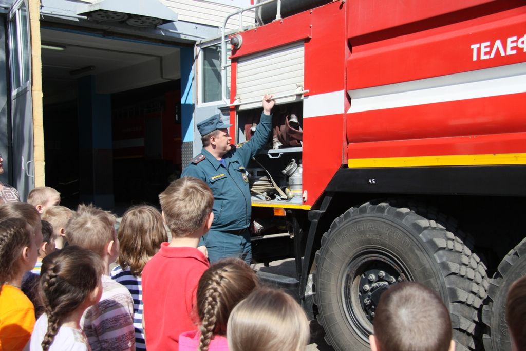 Юные зеленодольцы посетили музей пожарной охраны и посмотрели на учебно-тренировочный комплекс