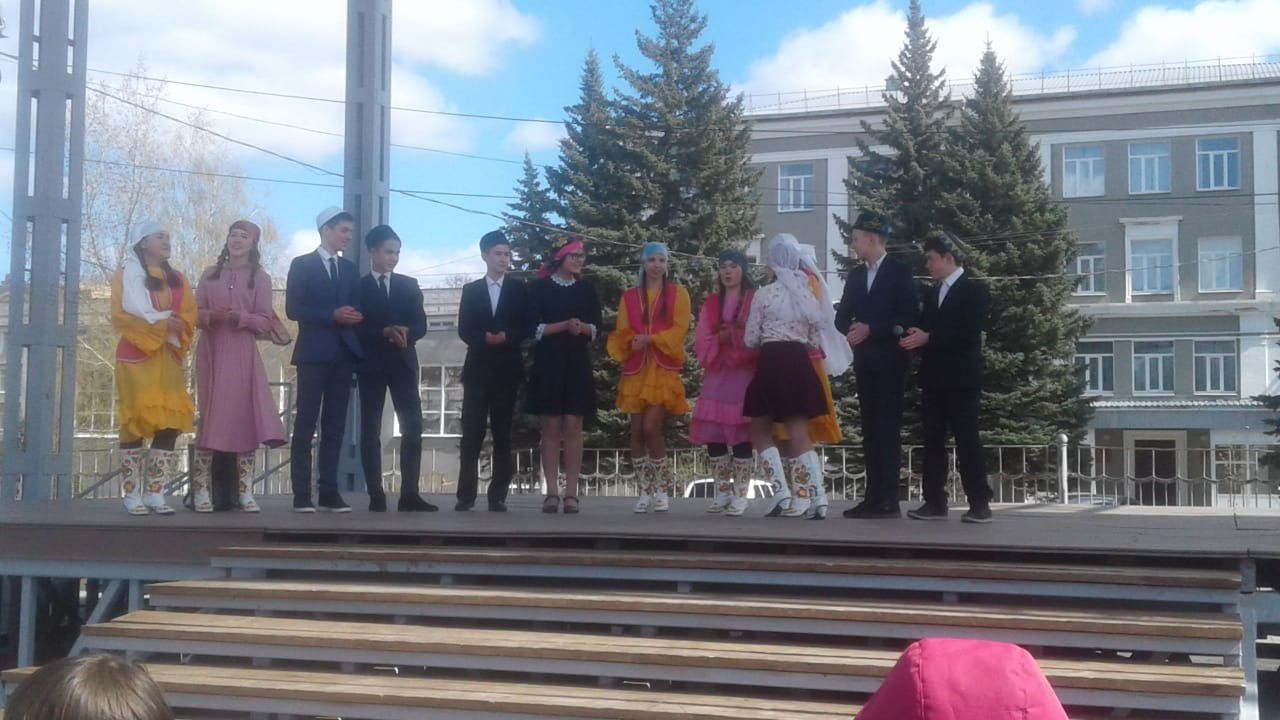 "Мин татарча сөйләшәм": На сцене "Авангарда" выступили с творческими номерами участники этой традиционной акции
