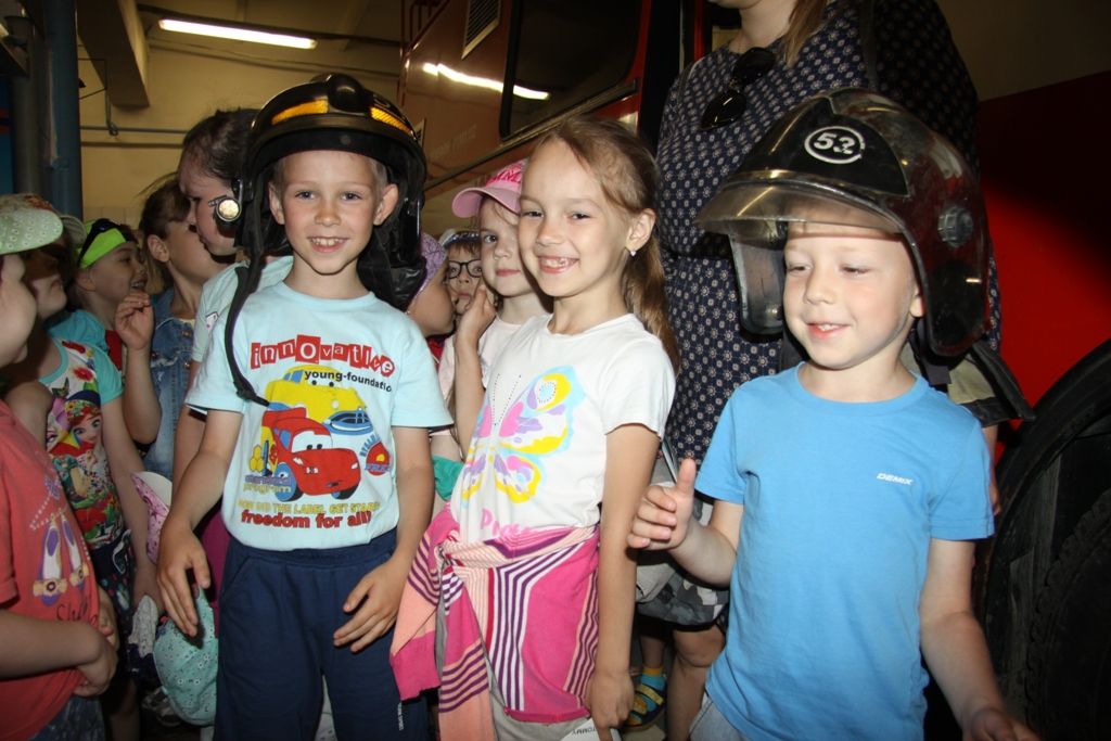 Юные зеленодольцы перед летними каникулами посетили музей пожарной охраны и узнали о буднях современных огнеборцев