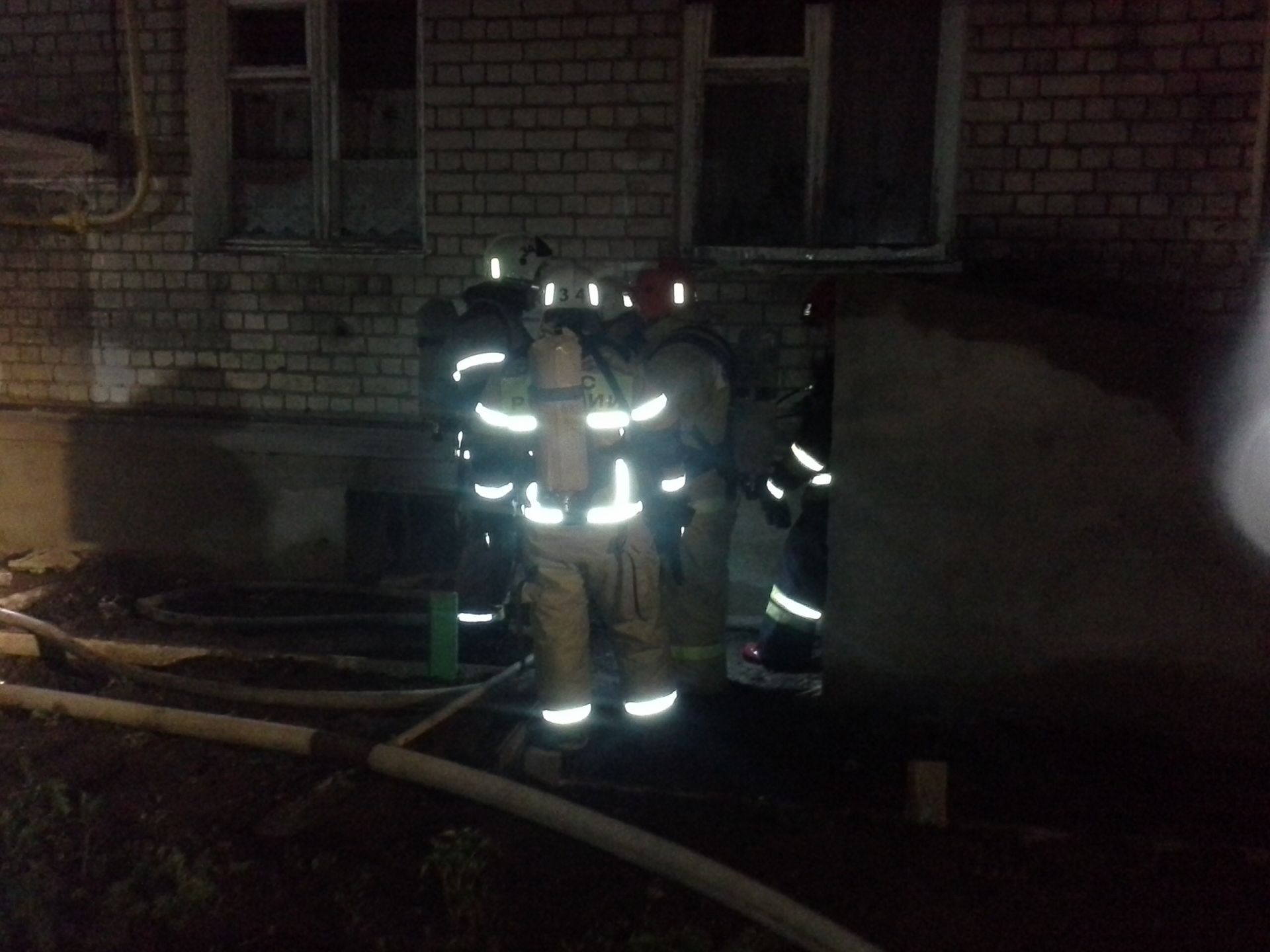 В Зеленодольске из-за загоревшегося мусора в подвале едва не погибли жители пятиэтажного дома