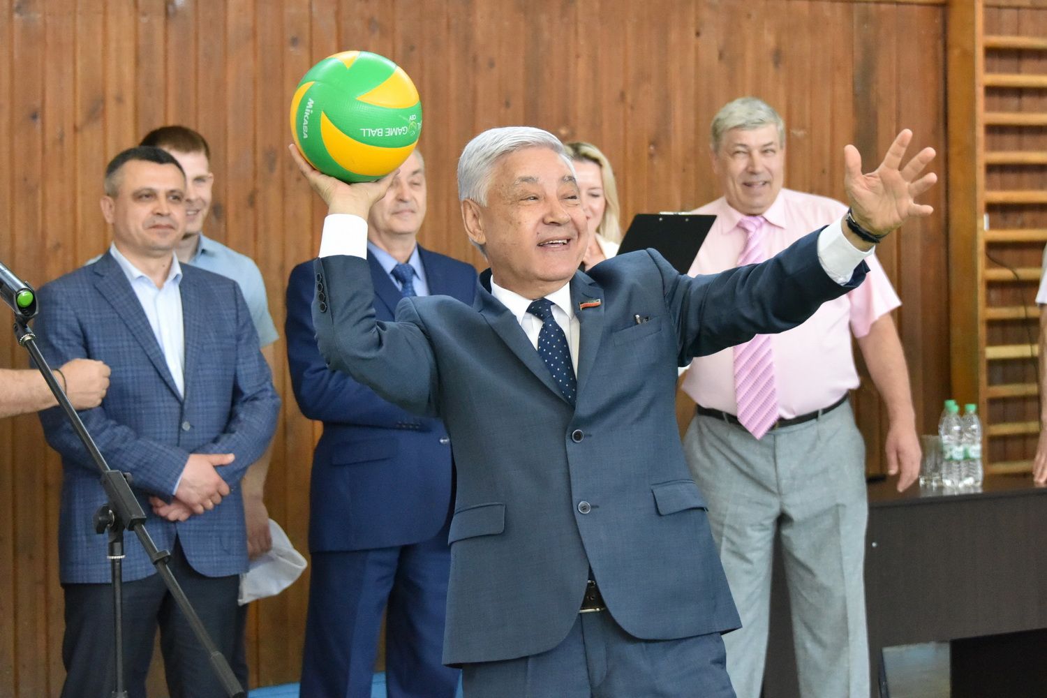 В Зеленодольск съехались лучшие волейболисты со всего Татарстана
