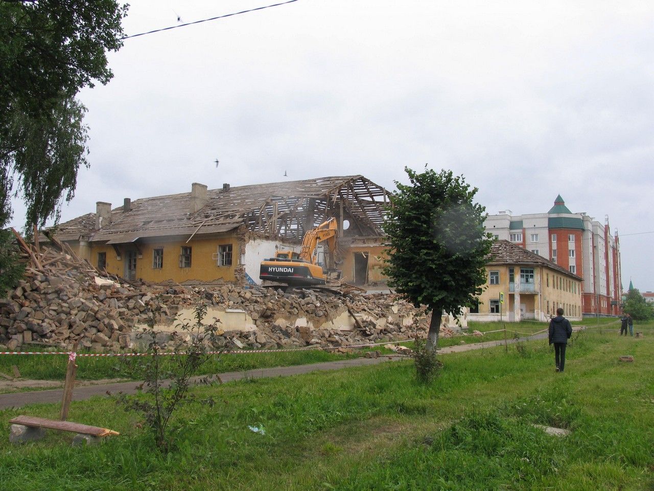 В Зеленодольске сносят аварийные расселенные дома