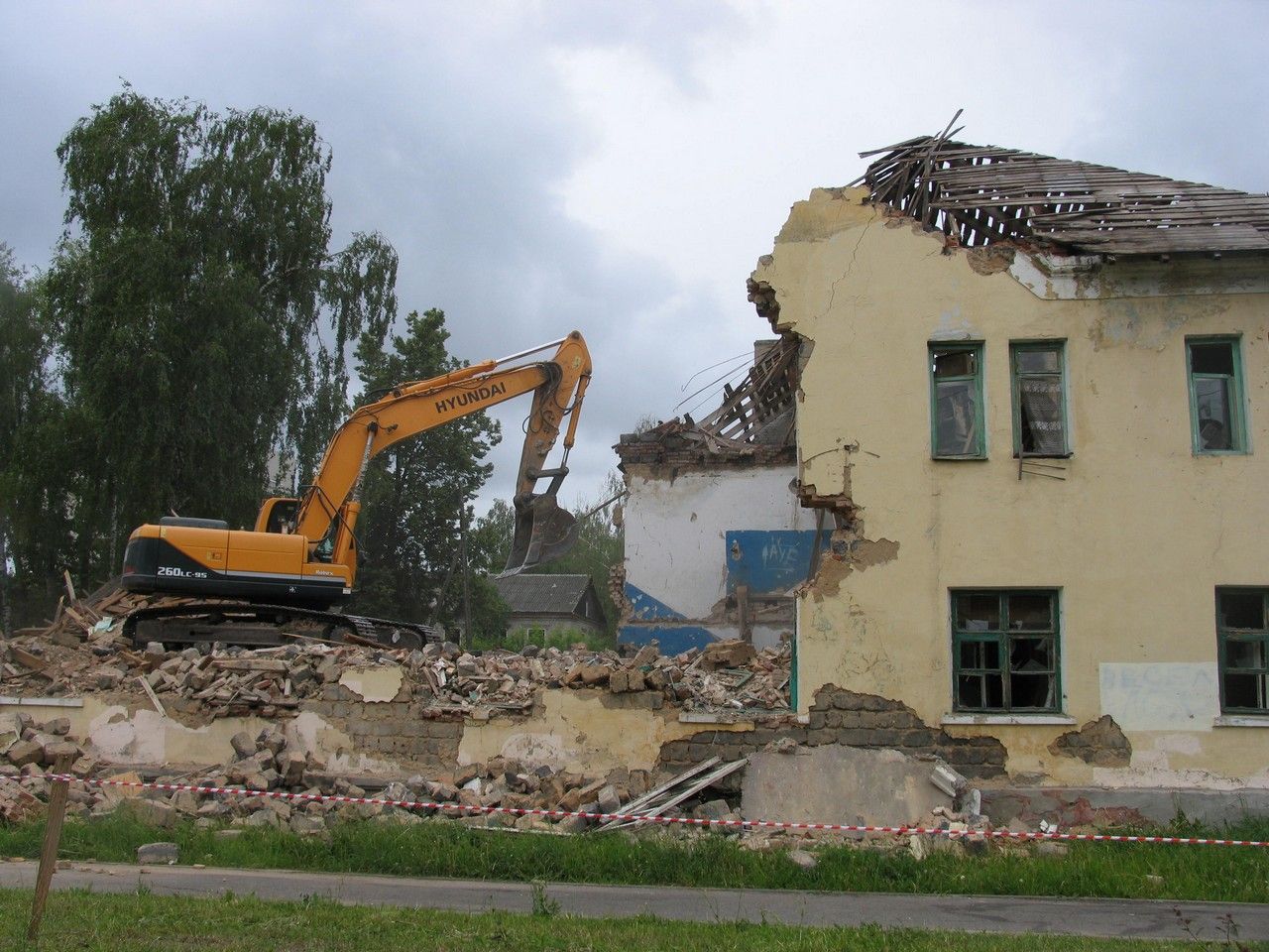 В Зеленодольске сносят аварийные расселенные дома