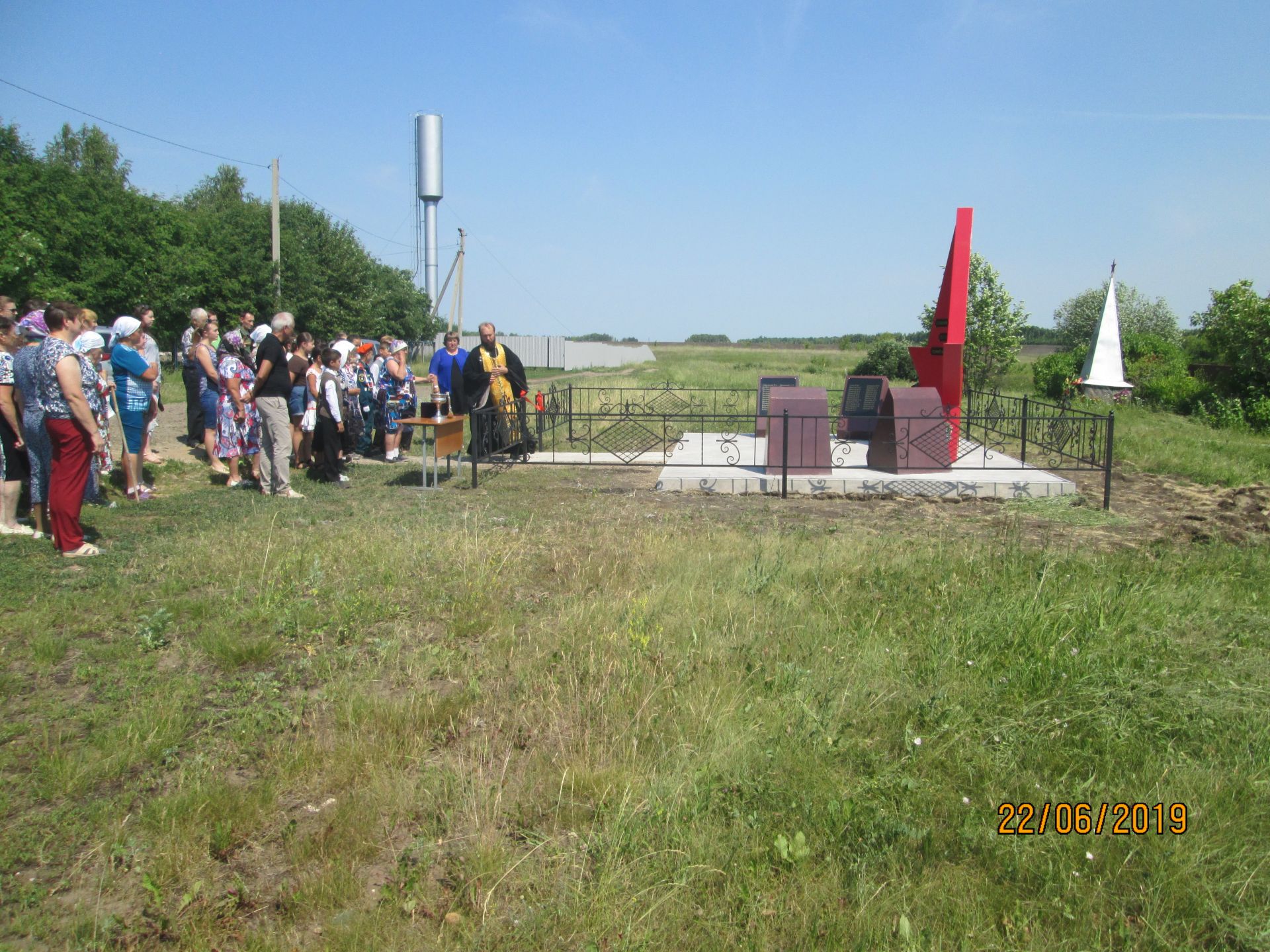 В селе Утяшки открыли памятник погибшим в годы Великой Отечественной войны землякам