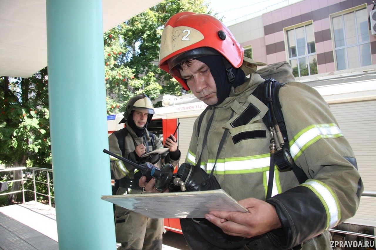 Зеленодольские пожарные провели тренировочные учения в Детской больнице