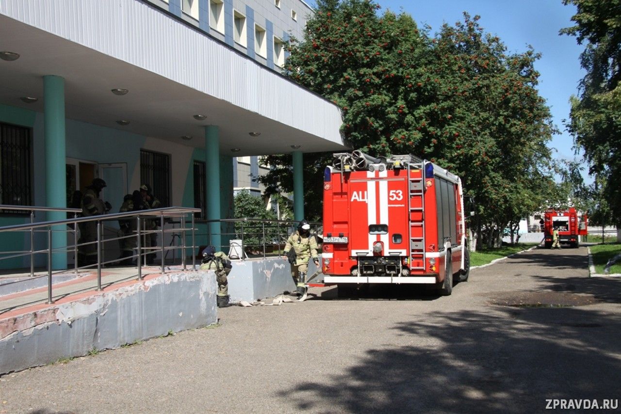 Зеленодольские пожарные провели тренировочные учения в Детской больнице
