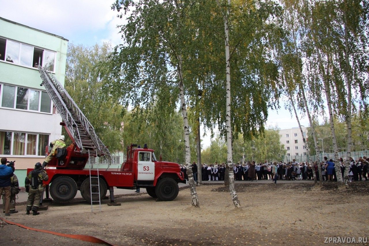 Зеленодольские пожарные провели пожарно-тактические учения в Лицее №9 имени А.С.Пушкина
