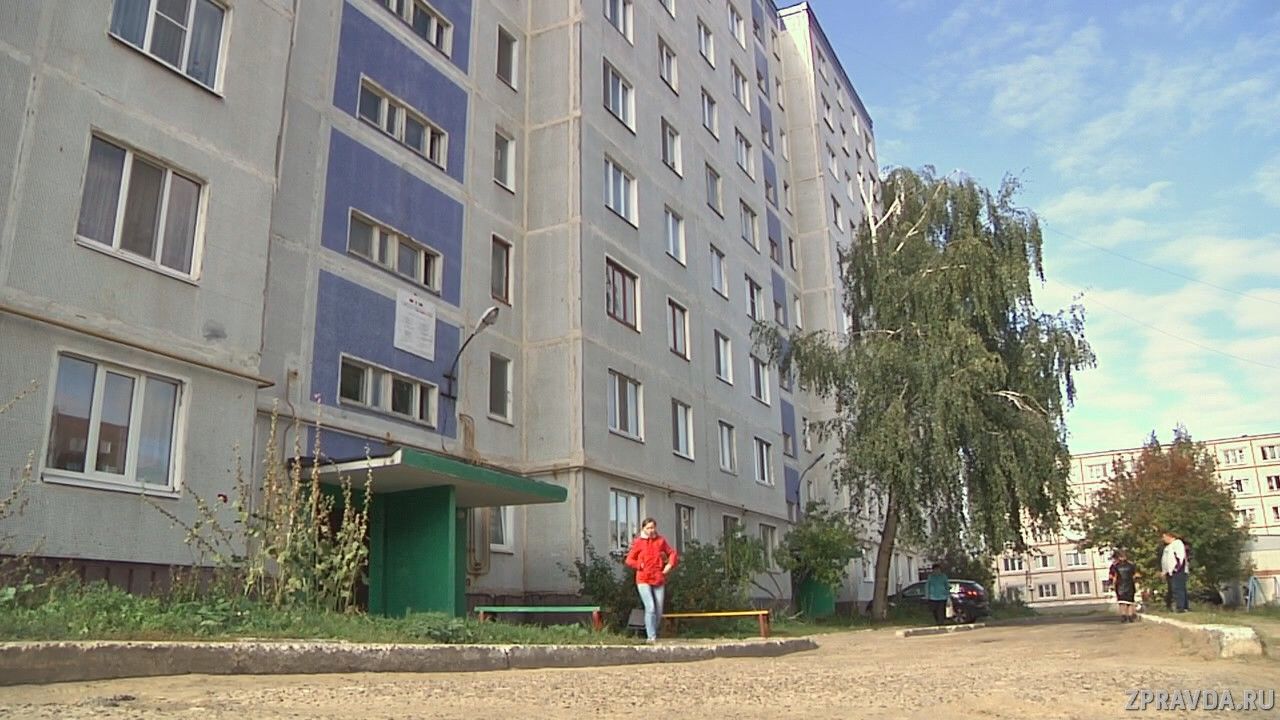 "Ни вверх, ни вниз": В Зеленодольске жильцы десятиэтажки с лета были заперты в квартирах