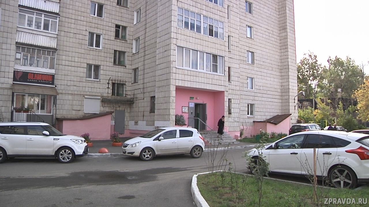 "Ни вверх, ни вниз": В Зеленодольске жильцы десятиэтажки с лета были заперты в квартирах