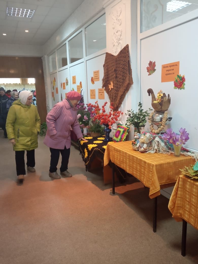 В Осиновском СДК состоялась выставка «Дары природы», организованная силами пенсионеров