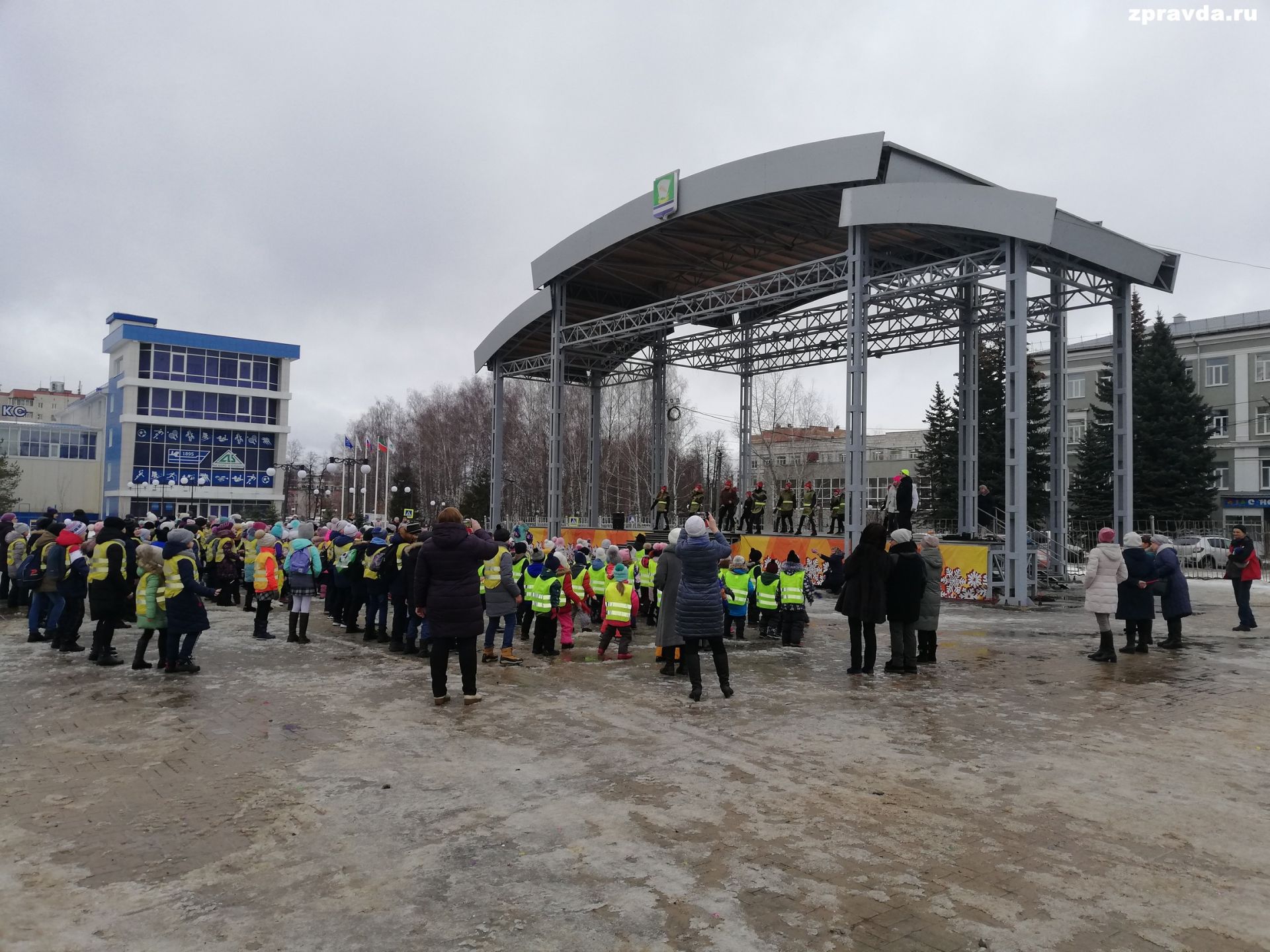 На стадионе «Авангард» совместно с ОГИБДД Зеленодольска прошла акция «Засветись!»