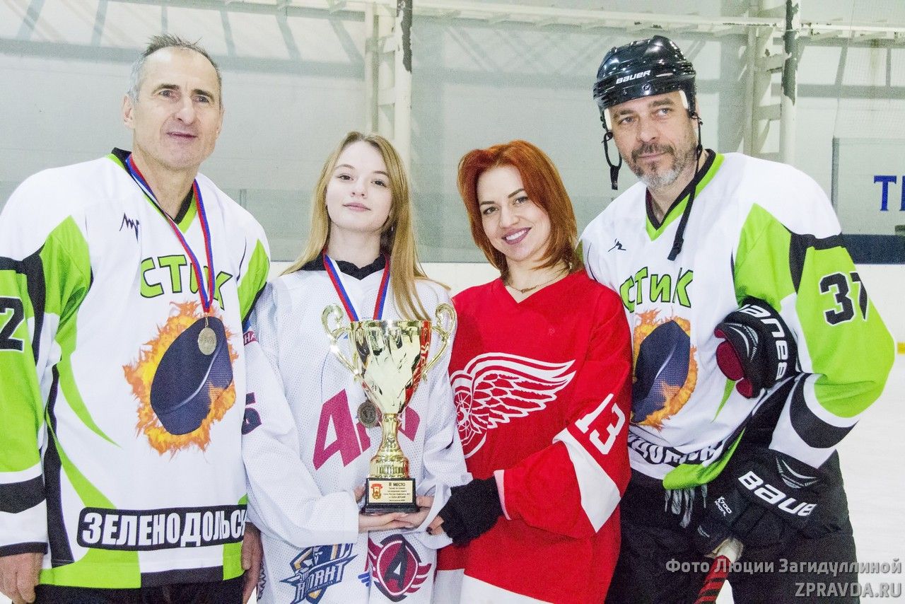 В "Ледоколе" состоялась игра хоккейных команд, посвященная Герою РФ М.Ахметшину