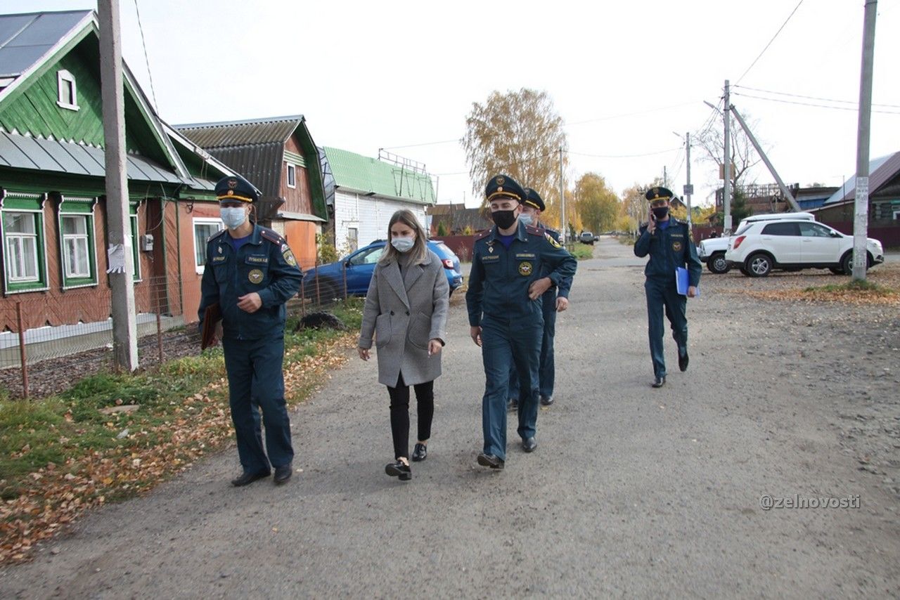 Сотрудники МЧС проводят рейды в Васильево после резонансного пожара