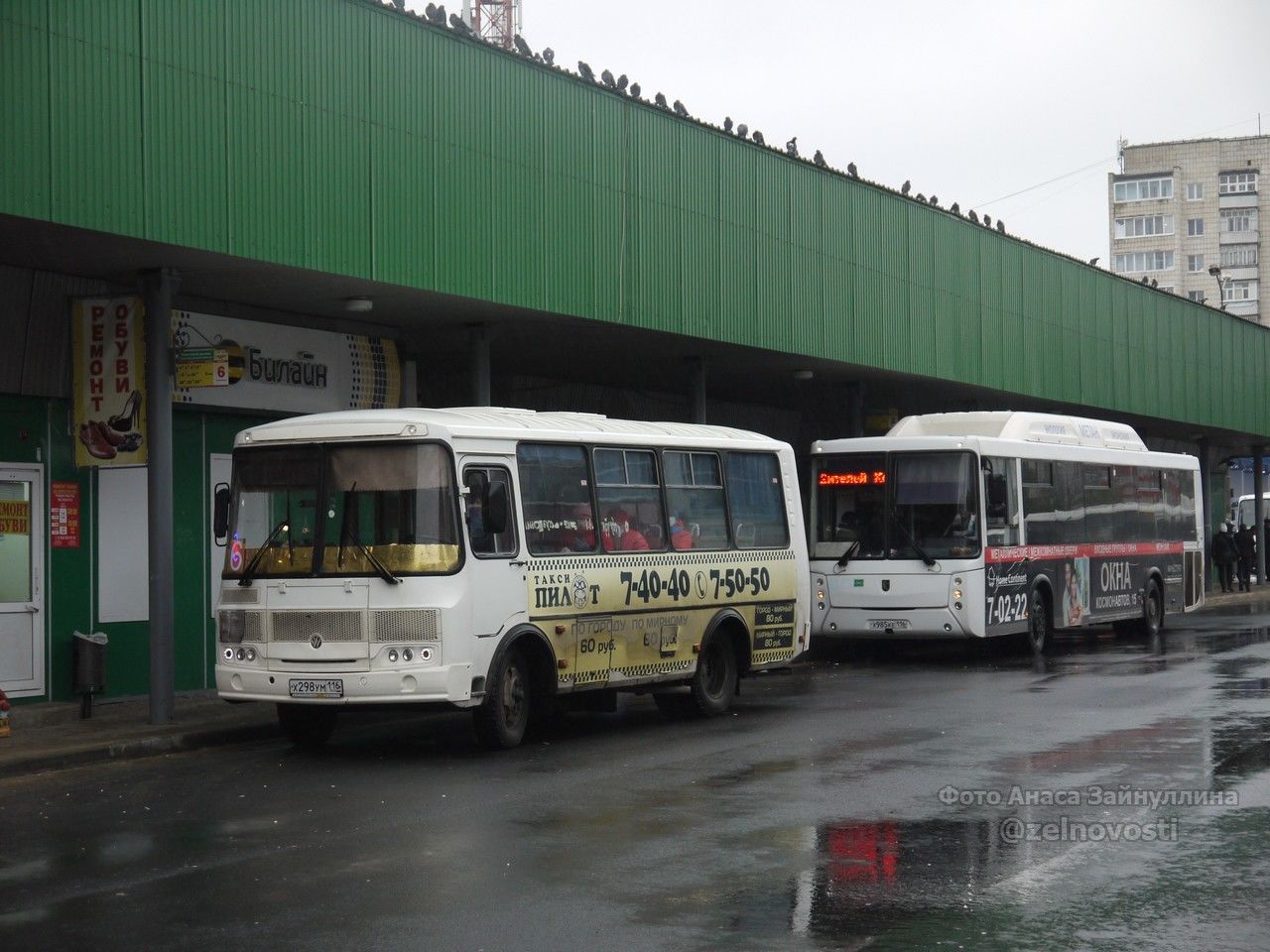 Автобусы уходят в рейсы с площади у старого автовокзала