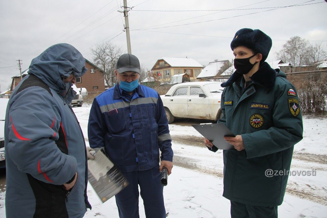 Пожарные и работники ВДПО проводят рейды по жилым домам Зеленодольска