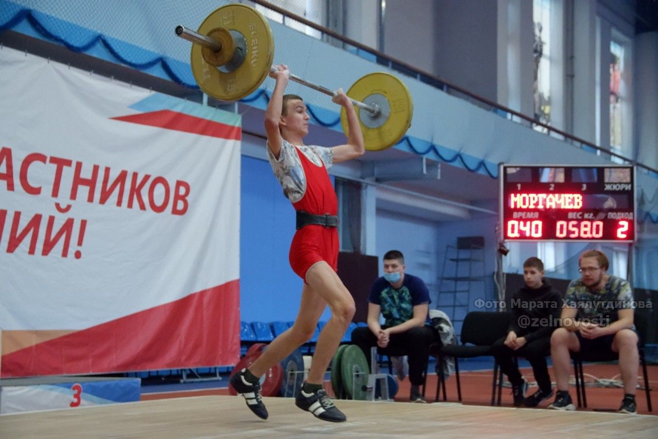 СК "Маяк": Чемпионат по тяжелой атлетике среди юниоров РТ